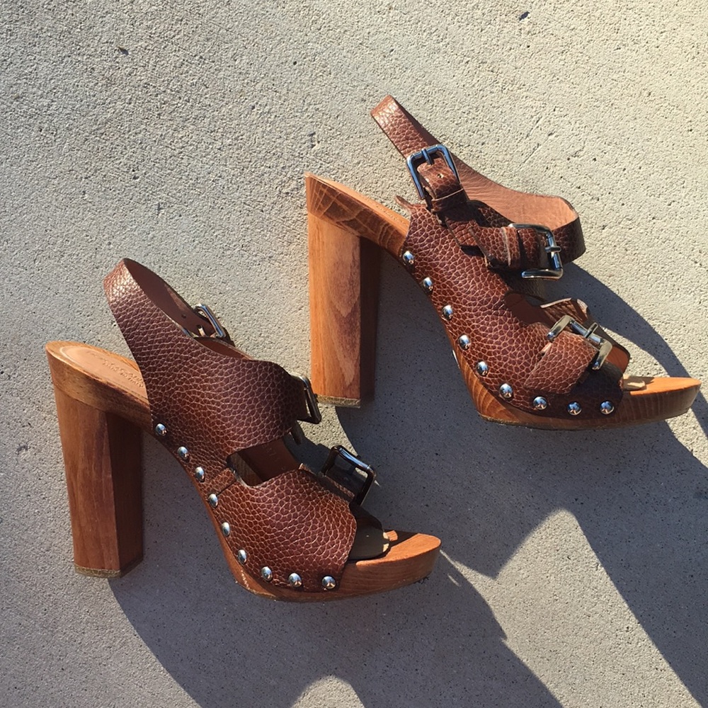 Dolce & Gabbana wood platform heals